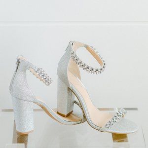Jewel Badgley Mischka Women Mayra Block Heeled Sandal 8.5 Silver Glitter